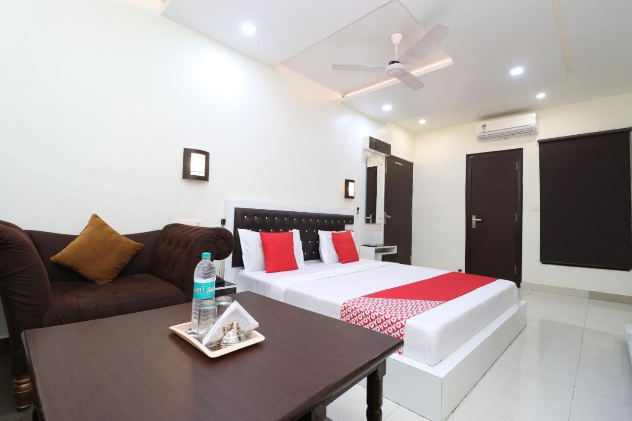Oyo 29637 Hotel Kakkar Ludhiana Zimmer foto